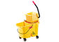 Πολυσύνθετος κίτρινος πλαστικός καθαρίζοντας εξοπλισμός ξενοδοχείων με τον κάδο Mop/Wringer Τύπου
